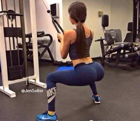 易格斯丨静电+粉尘=精密制造“隐...