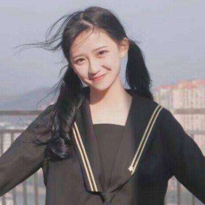 普京发现女士没酒杯后让出自己的