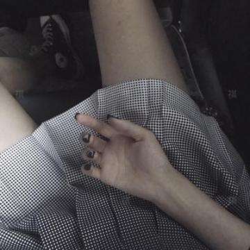 男子爬黄山把老婆扛在肩上